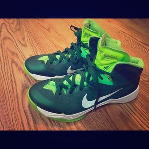 Nike HyperQuickness Men’s Size 8 Basketball Shoe